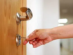 Cleveland Lock And Doors Cleveland, OH 216-606-9014 - locksmith-service-1